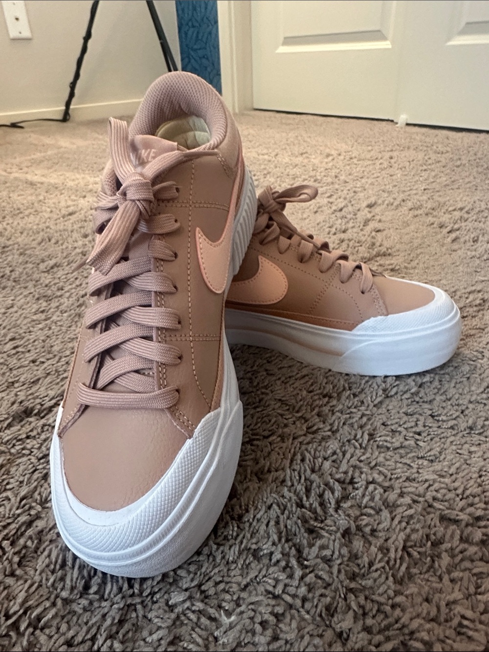 Nike Court Legacy Lift Women's Sneakers - Pink/Rose Gold/Coral - Picture 3 of 3